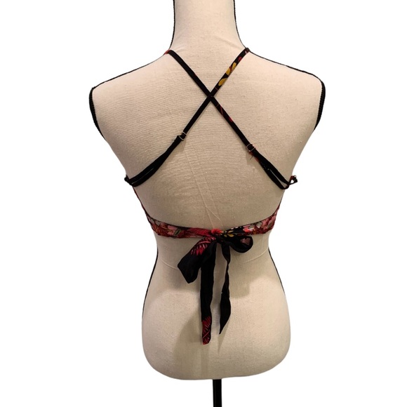 ⭐️ Lulus Halter Crop Top Small - Picture 2 of 3